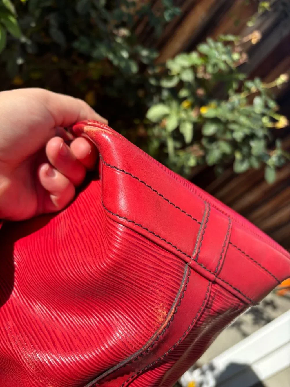 Authentic Louis Vuitton Red Neo Shoulder EPI RED - Picture 7 of 16